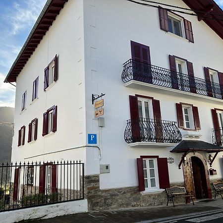 Etxeale Hotel Valcarlos ภายนอก รูปภาพ
