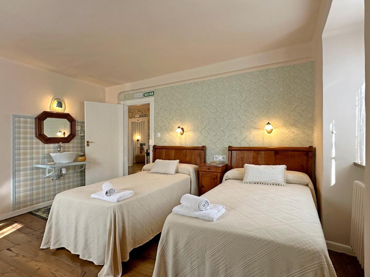 Etxeale Hotel Valcarlos ภายนอก รูปภาพ