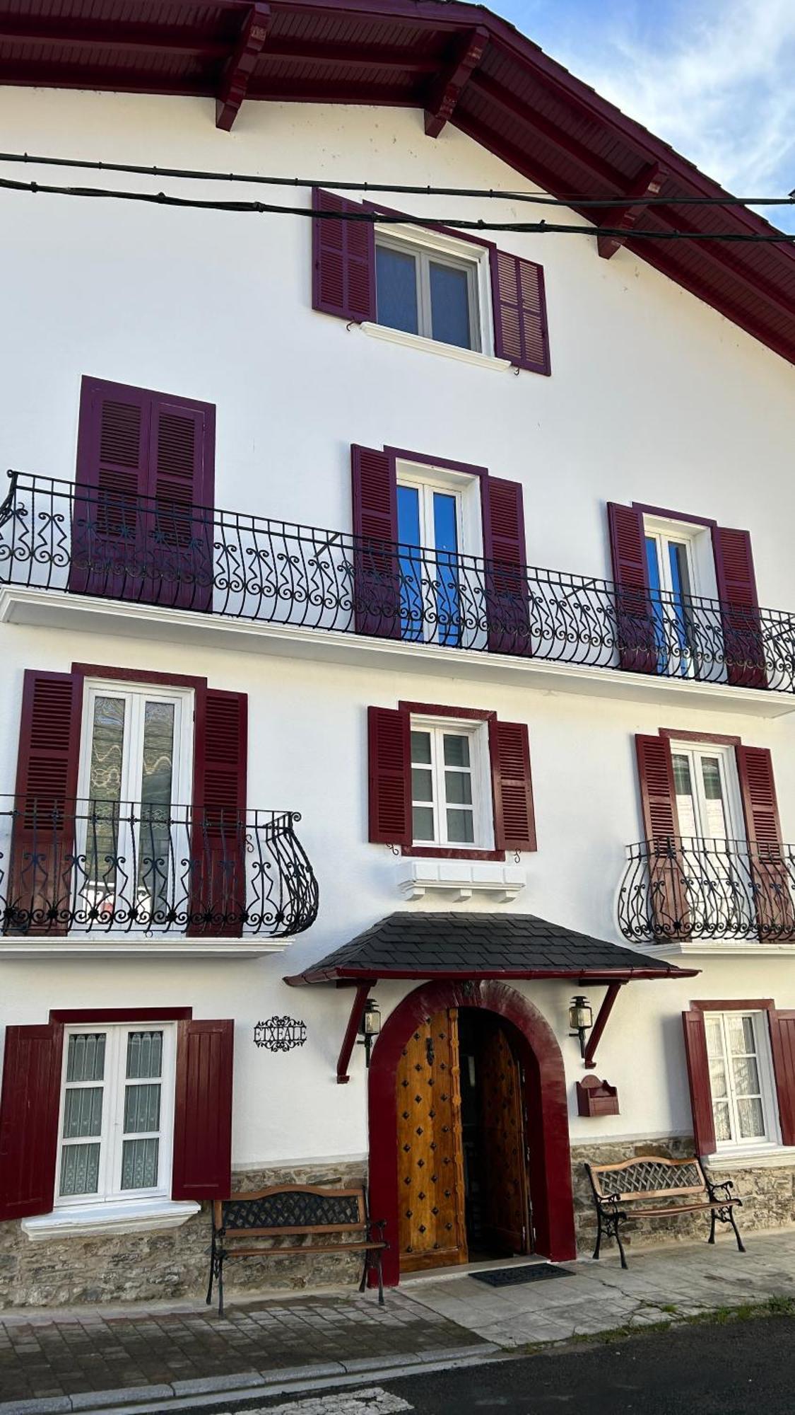 Etxeale Hotel Valcarlos ภายนอก รูปภาพ