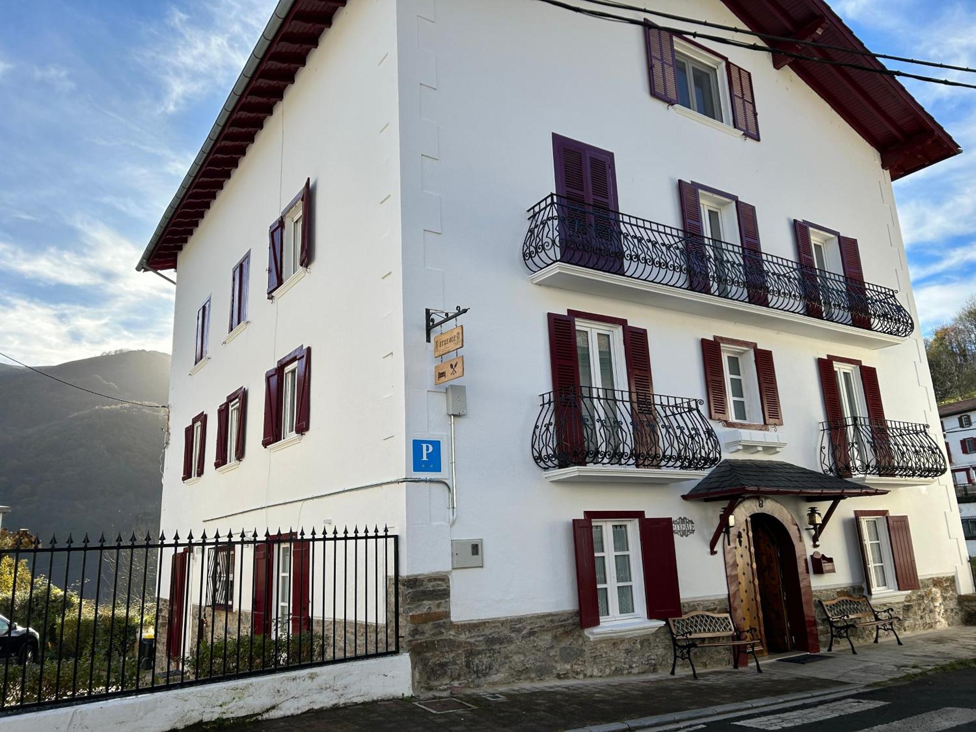 Etxeale Hotel Valcarlos ภายนอก รูปภาพ