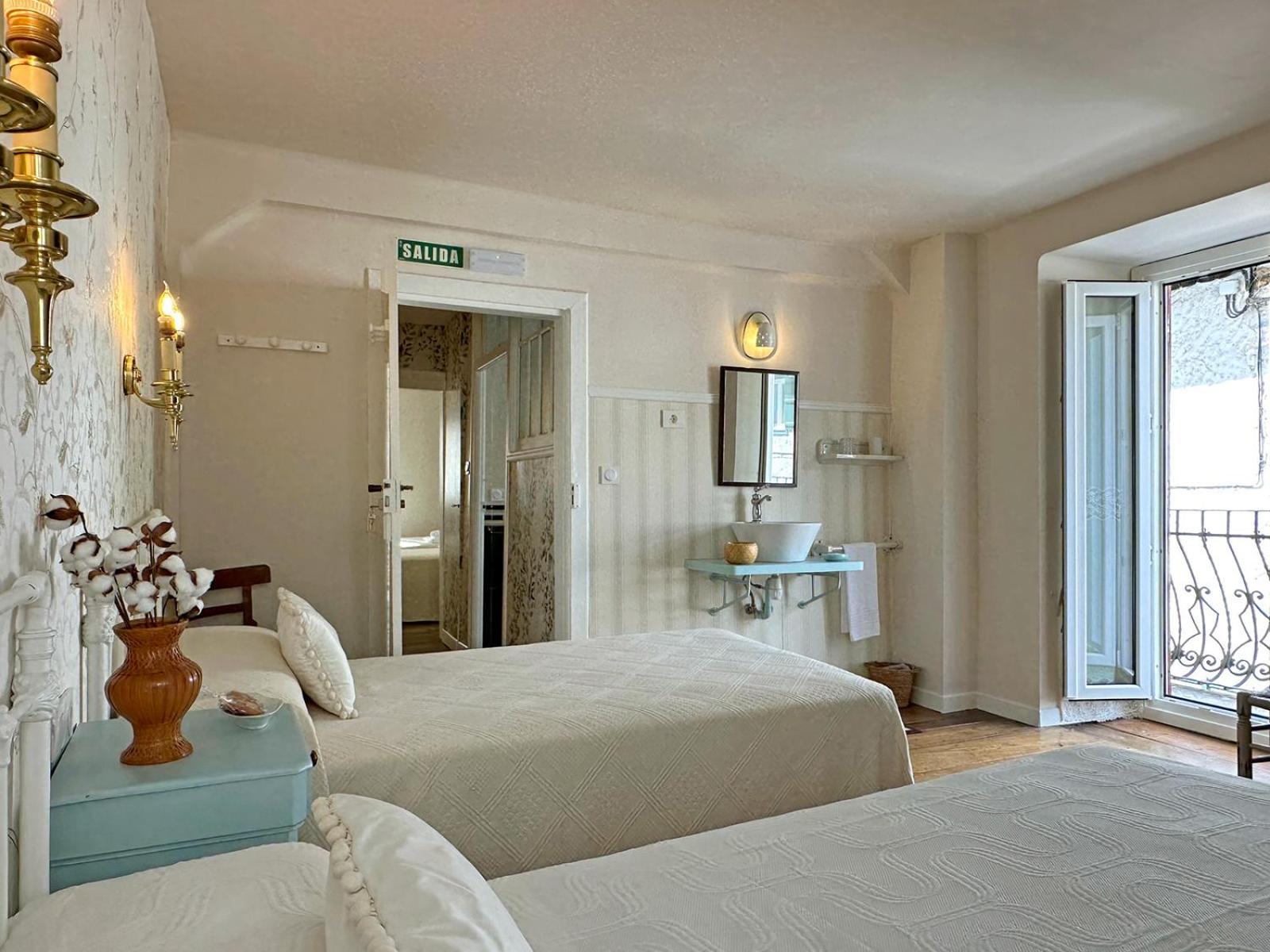 Etxeale Hotel Valcarlos ภายนอก รูปภาพ